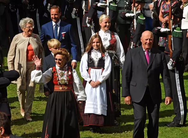 traditional norwegian formal clothing