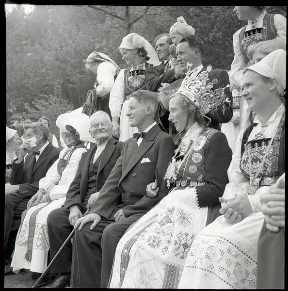 traditional norwegian formal clothing